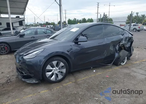 2024 Tesla Model Y Long Range Dual Motor All-Wheel Drive/Rwd z USA, uszkodzony, nr VIN 7SAYGDED1RF093114
